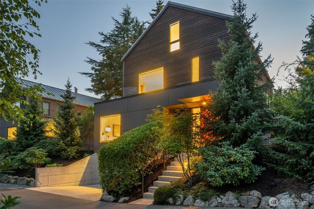 6015 53rd Avenue NE, Seattle, WA 98115