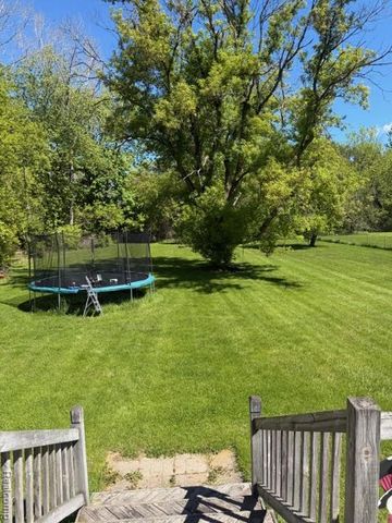 5095 Raymond Avenue, Burton, MI 48509