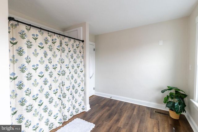 12 N PETERS ST, New Oxford, PA 17350