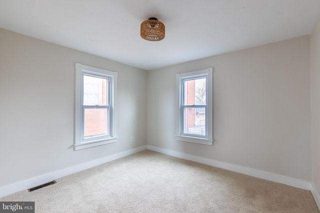 12 N PETERS ST, New Oxford, PA 17350