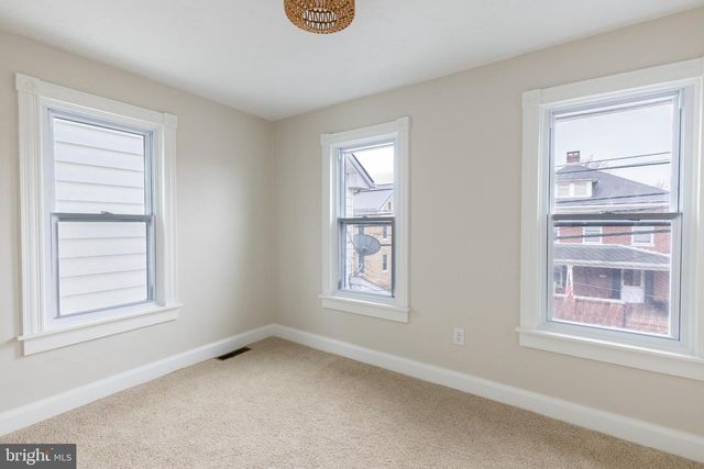 12 N PETERS ST, New Oxford, PA 17350