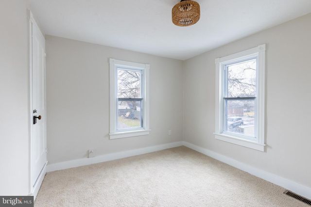 12 N PETERS ST, New Oxford, PA 17350