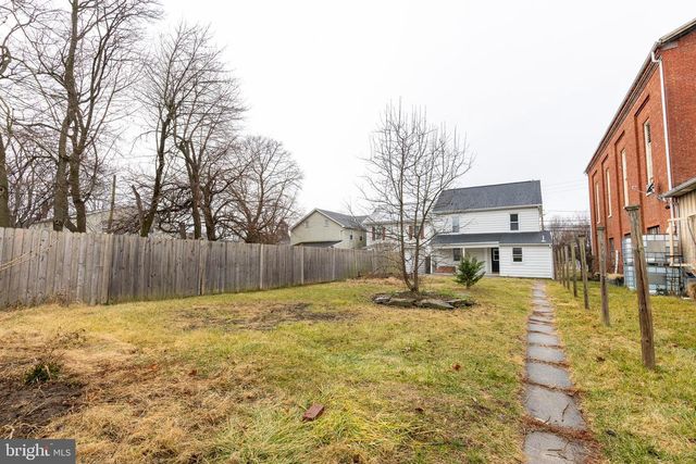 12 N PETERS ST, New Oxford, PA 17350