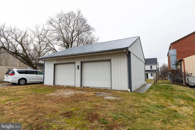 12 N PETERS ST, New Oxford, PA 17350