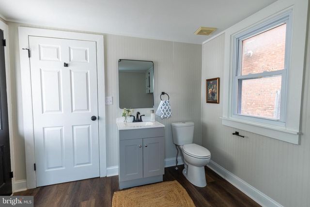 12 N PETERS ST, New Oxford, PA 17350