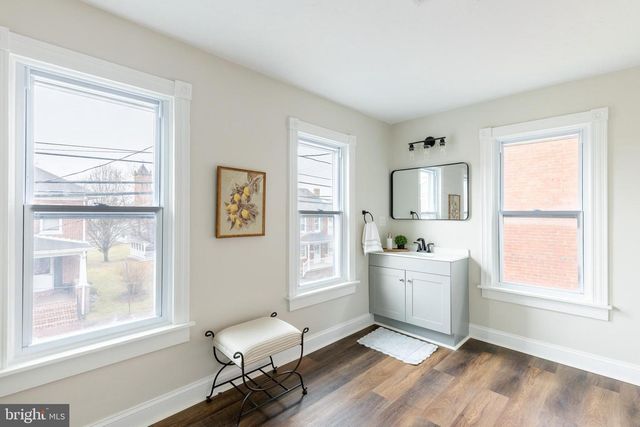 12 N PETERS ST, New Oxford, PA 17350