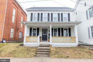 12 N PETERS ST, New Oxford, PA 17350