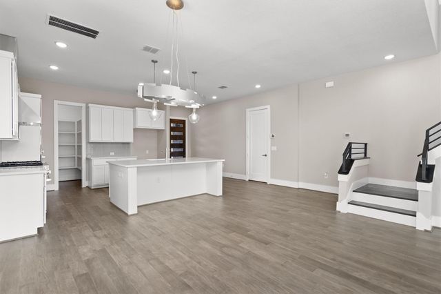 1002 Barrie DR, Austin, TX 78734