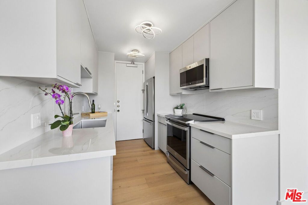 10747 Wilshire Boulevard 1107, Los Angeles, CA 90024 — photo 4