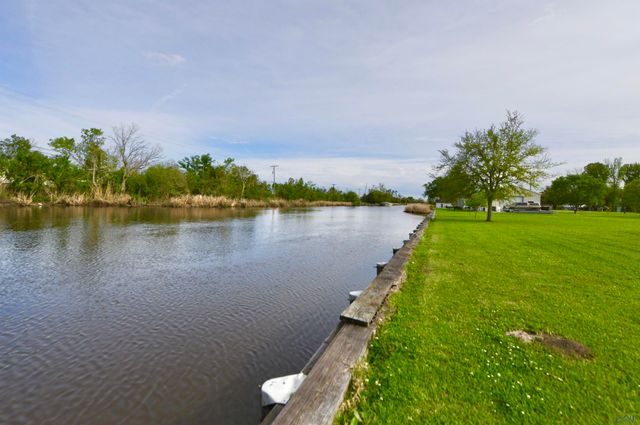 115 Lower Country Drive, Bourg, LA 70343