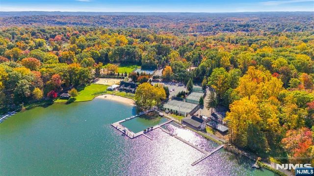 29 Valhalla Road, Montville Township, NJ 07045