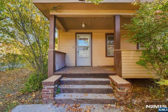 29 Valhalla Road, Montville Township, NJ 07045