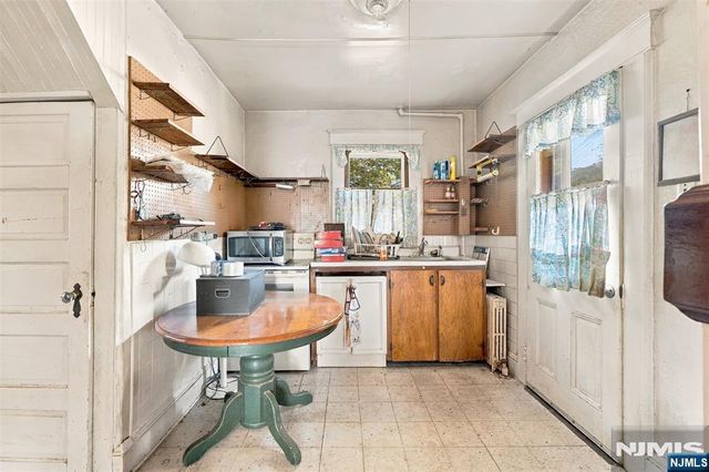 29 Valhalla Road, Montville Township, NJ 07045