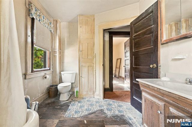 29 Valhalla Road, Montville Township, NJ 07045
