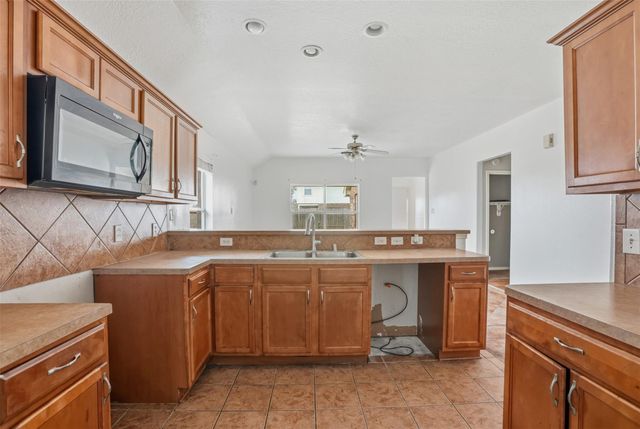 9815 Wedgeford Court, Houston, TX 77044