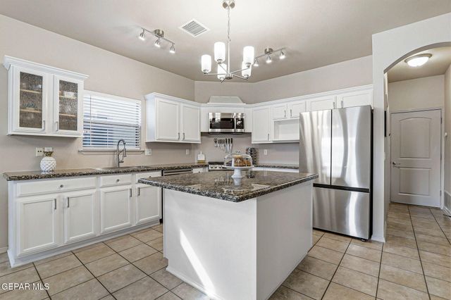 7120 FALLING LEAF Circle, El Paso, TX 79934