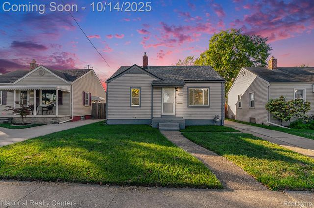 933 Antoine Street, Wyandotte, MI 48192