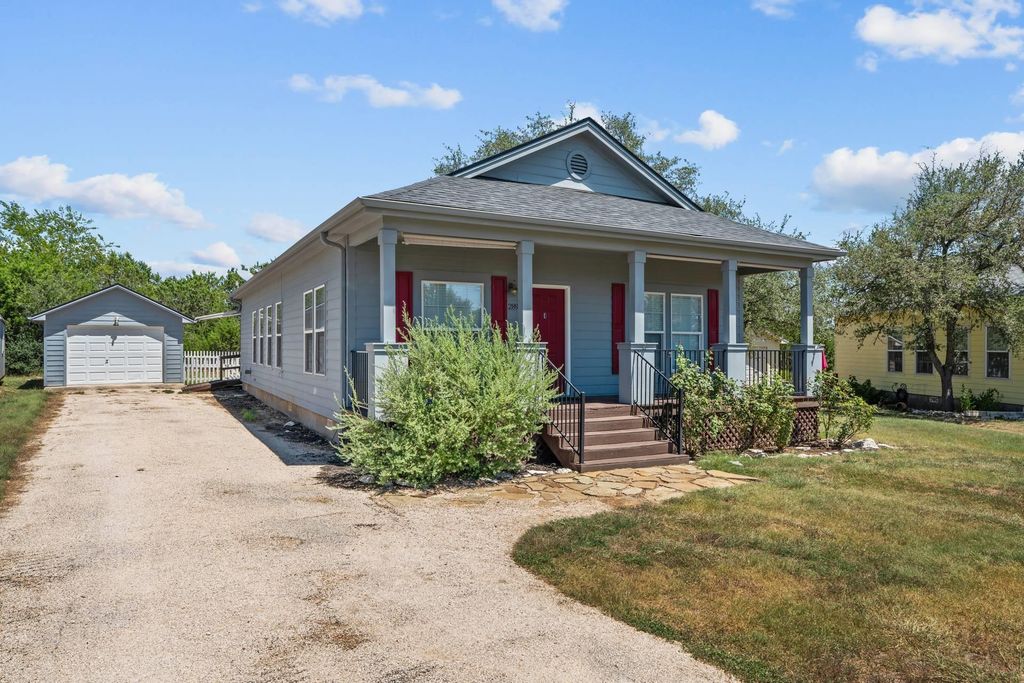 289 Heatherwood DR, Driftwood, TX 78619