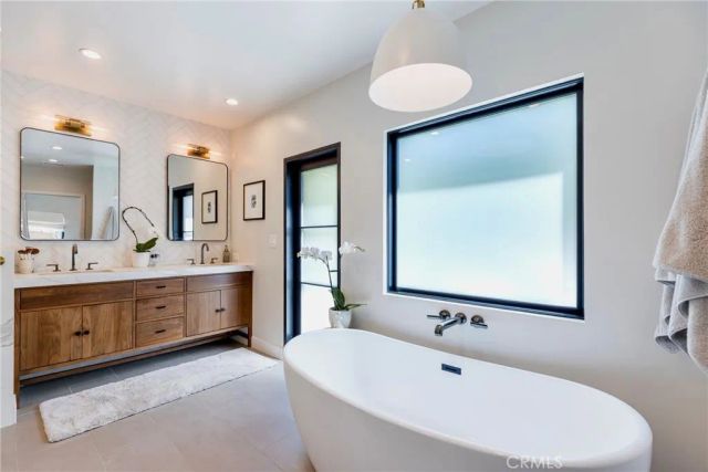14422 Valley Vista, Sherman Oaks, CA 91423