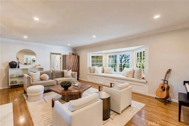 14422 Valley Vista, Sherman Oaks, CA 91423
