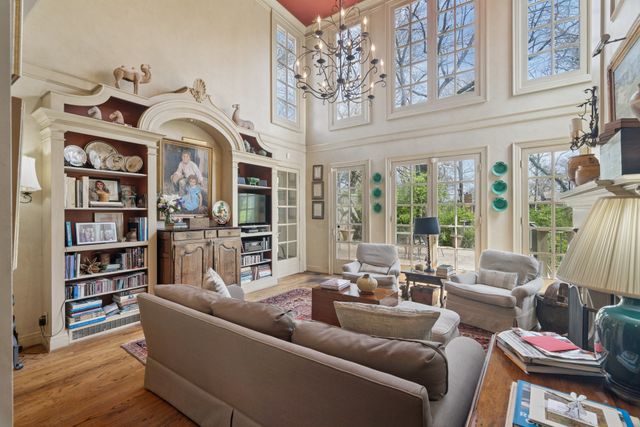 4216 Estes Rd, Nashville, TN 37215