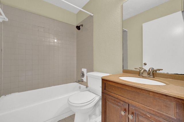 5864 Strawberry Lakes Circle, Lake Worth, FL 33463