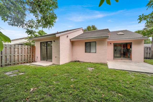 5864 Strawberry Lakes Circle, Lake Worth, FL 33463