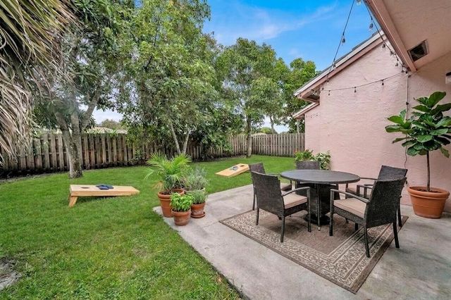 5864 Strawberry Lakes Circle, Lake Worth, FL 33463