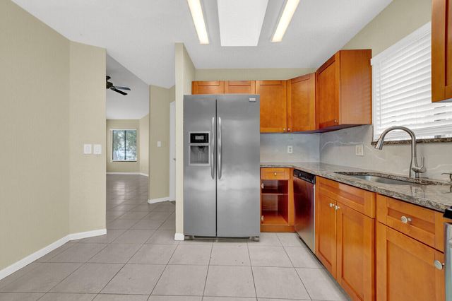 5864 Strawberry Lakes Circle, Lake Worth, FL 33463