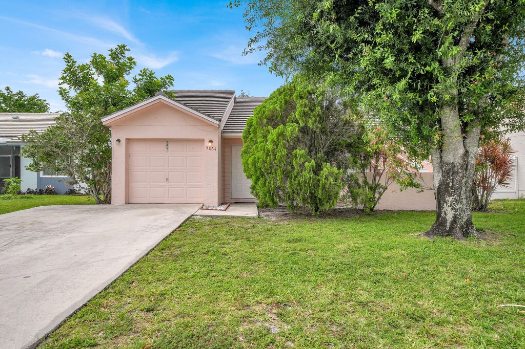5864 Strawberry Lakes Circle, Lake Worth, FL 33463