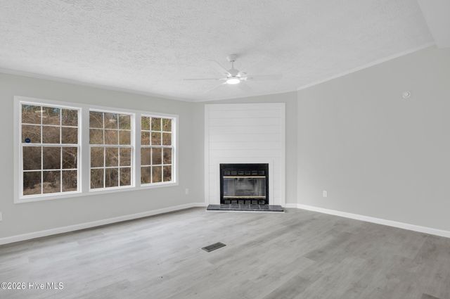57 Henry Pridgen Drive, Burgaw, NC 28425