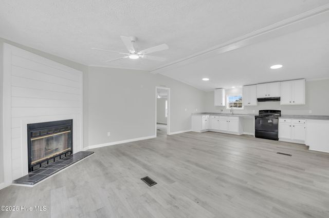 57 Henry Pridgen Drive, Burgaw, NC 28425
