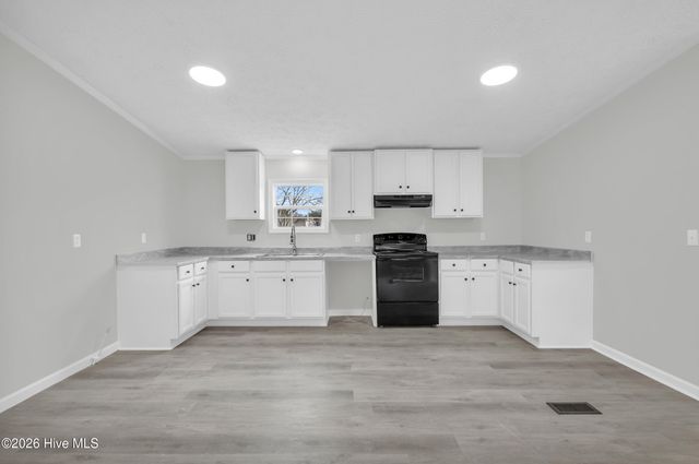 57 Henry Pridgen Drive, Burgaw, NC 28425