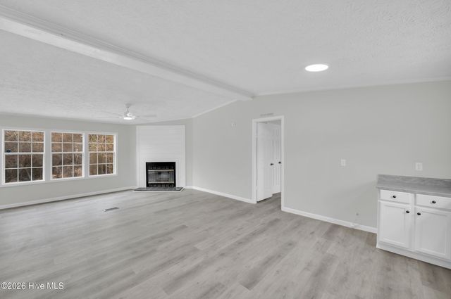 57 Henry Pridgen Drive, Burgaw, NC 28425