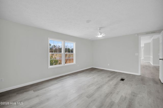 57 Henry Pridgen Drive, Burgaw, NC 28425