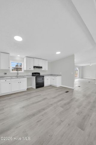 57 Henry Pridgen Drive, Burgaw, NC 28425