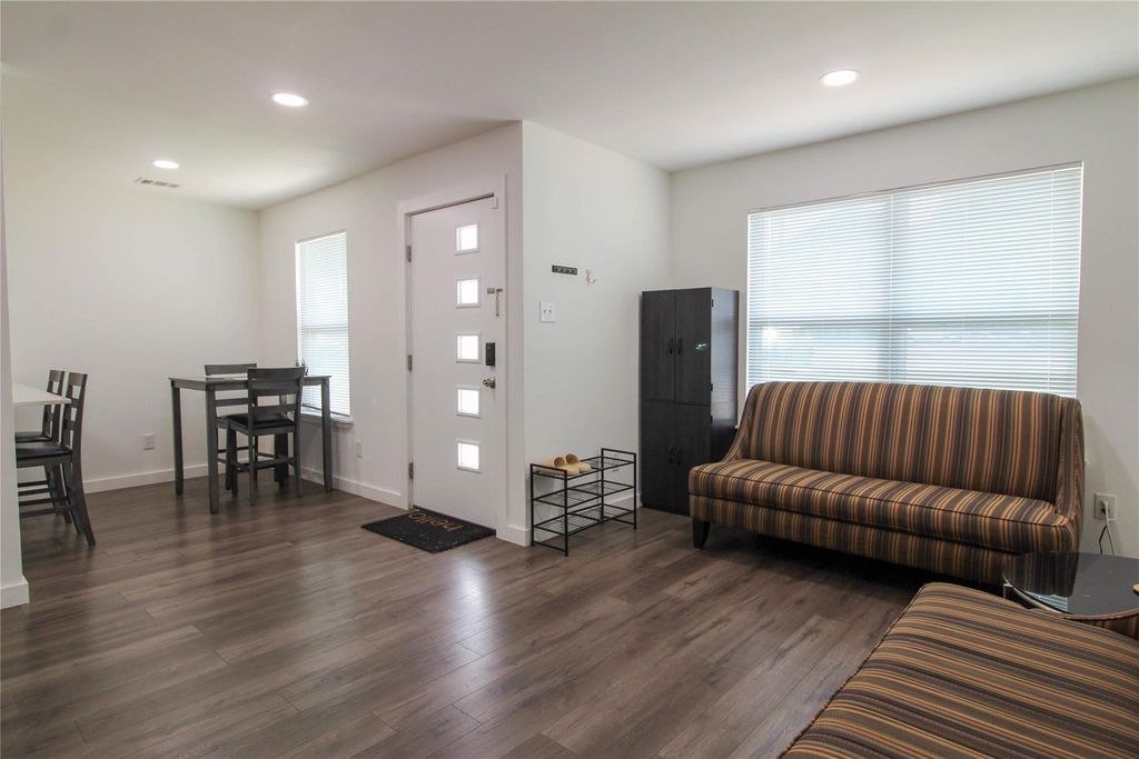 6409 Burns ST 104, Austin, TX 78752