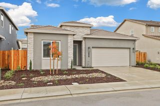 2285 Paramount Ln, Manteca, CA 95337