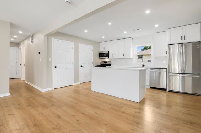 19W719 Holtz Avenue, Addison, IL 60101