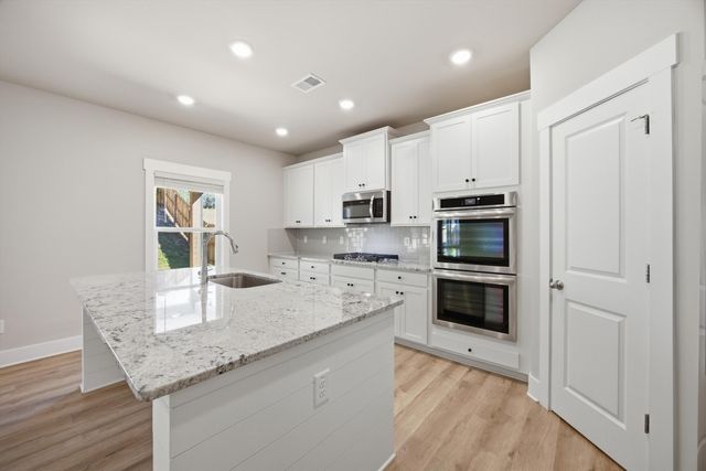 2256 Firelight Way, Ooltewah, TN 37363