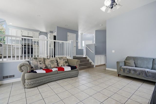 332 Ansonville Ln, Modesto, CA 95357