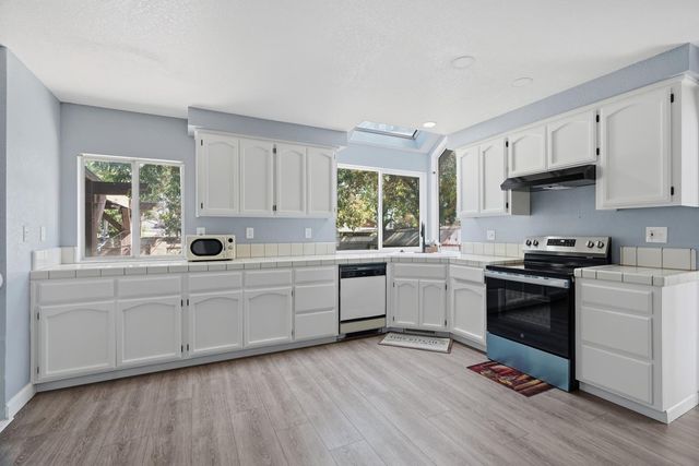 332 Ansonville Ln, Modesto, CA 95357