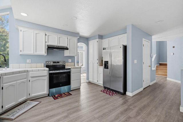 332 Ansonville Ln, Modesto, CA 95357