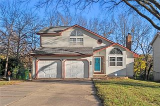 522 Forestglen Lane, Lansing, KS 66043