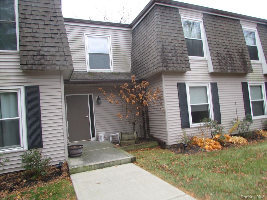 32 Hurlihe C, Poughkeepsie, NY 12601