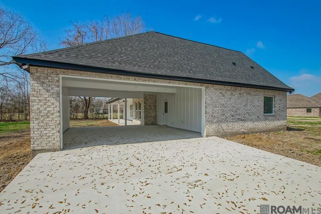 1582 Lamotte Ln, Port Allen, LA 70767