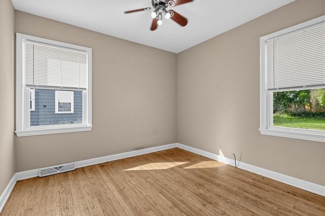 4913 N 74th STREET, Milwaukee, WI 53218