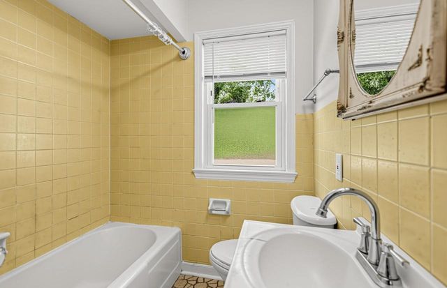 4913 N 74th STREET, Milwaukee, WI 53218