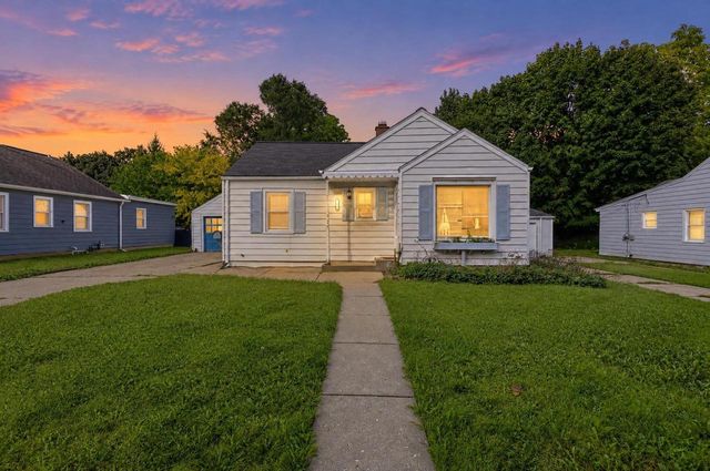 4913 N 74th STREET, Milwaukee, WI 53218