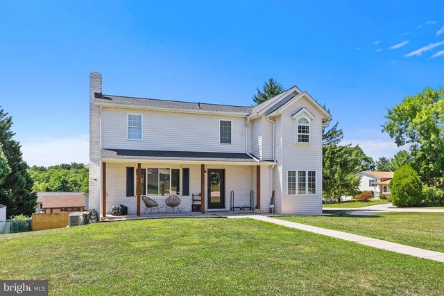 29 COLONIAL DR, Hanover, PA 17331